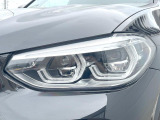 ●LEDヘッドライト:夜間走行時も良好な視界を確保し安心して運転できる高輝度LEDヘッドライトを装備!点灯速度が早く、消費電力も抑えられています。
