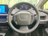 インテリアに合わせたデザインのステアリングは、運転される方のことも考え、運転しやすい形状、大きさです。是非一度、実際に触ってお確かめください。