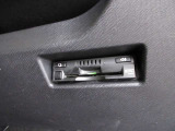【ETC車載器】は、ビルトインタイプですっきり収納され、見た目も使い勝手も満足のアイテムです。