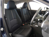【清潔感のある運転席&助手席】隅々までクリーニングの行き届いた運転席&助手席。目立ったシミや汚れ等もございません。快適なドライブをどうぞ。