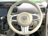 インテリアに合わせたデザインのステアリングは、運転される方のことも考え、運転しやすい形状、大きさです。是非一度、実際に触ってお確かめください。