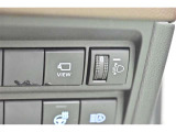 ビューモニターの切り替えスイッチです。低速時の周辺変確認などに使えます。