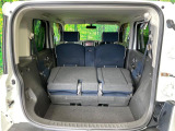 普段のお買い物や通勤、送迎等に十分な荷室スペースを確保しております。セカンドシートを倒すと、大きな荷物の積載も可能です♪