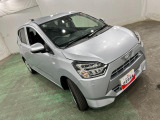 フロントシート(前席)です。よく乗る運転席にも、汚れや使用感も気になりません。肘掛けは、ちょっとした小物入れにもなります。