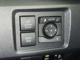 【インタークーラーウォータースプレー】インタークーラーに水を吹き付け冷却し、エンジンの出力を維持するためのスイッチです。