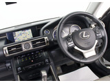 ★使いやすさや安全性を追求したステアリング周り!高級車ゆえにスイッチ類が多いのも特徴ですね!考え尽くされた配置ですぐに使いこなす事が出来ますのでご安心下さい!是非、体感してみて下さい!!