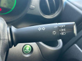 【オートライト(AUTO)】外の明るさをシステムが感知して、自動でヘッドライトが点灯します。ヘッドライトをつけ忘れを防ぐ便利機能です。