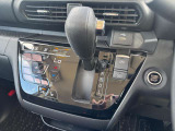 スポーツシフトに入れてマニュアル車感覚の走行が出来ます。山道走行や高速道路の走行に大活躍です★