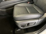 パワーシート搭載。微妙な調整が手軽にでき、ピッタリなポジションで運転することが可能です。