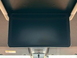 【フリップダウンモニター】大画面モニターで後席でもエンタメをお楽しみいただけます。小さなお子様にも大人気の装備です♪