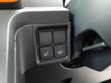【シートヒーター】運転席と助手席をそれぞれ独立して操作できるため、座る人と室内温度にあわせた快適なシート温度が得られます♪