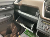 車両状態証明書修復歴の有無も一目瞭然。機能や内装・外装、走行距離、修復歴の有無をチェックし、クルマの状態を10段階にした車両状態証明書。数字や記号を使ってわかりやすく表示しています。