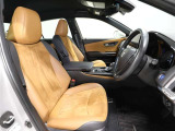 ゆったり室内で運転もしやすいです♪使い勝手の良い配置も考えられています!!