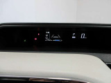 運転に役立つ情報を分かりやすく表示するデジタル式センターメーター。インジケーターを目安に、楽しみながらエコ運転ができます♪