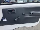運転席ドアの内側のパネルです。