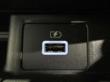 USB充電専用電源ソケットも付いています。モバイル機器などの充電専用