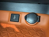 シガーソケット用の充電器が使用可能です!