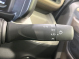 【オートライト】周りの明るさに応じて自動でヘッドライトの点灯・消灯ができる機能です!ライトの付け忘れ・消し忘れなどが無くなり、雨の日や夕方の走行も安心!トンネル通過時も便利ですね♪