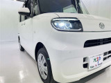 明るいライトが夜道を明るく照らしてくれます。 運転する上で、道路状況をいかに早く認識できるか重要なポイントです。 白色光が暗い道も明るく照らしてくれますよ。