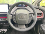 インテリアに合わせたデザインのステアリングは、運転される方のことも考え、運転しやすい形状、大きさです。是非一度、実際に触ってお確かめください。