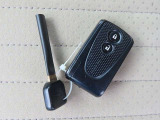 カギを取り出す手間がなく施錠開錠・エンジン始動ができる便利なスマートキーです!荷物で手がふさがっていたり、雨天時にも役立ちます☆