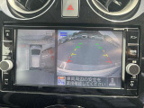 【アラウンドビューモニター】駐車時にまるで空から自分の車を見ているかのような映像を映し出して、安全に確認できる機能です!接触の危険が迫れば、表示や警告音で知らせてくれます!難しい駐車も楽々です!