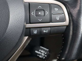 『1台』のお車に対して、3名体制で日々議論を重ね仕入れを行っております。