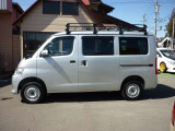 全車当社認証工場にて整備してからのお渡しとなります。オイルは無条件で交換、その他交換部品が出た場合もお客様の負担はありません。購入後も安心してお乗りいただるよう、しっかりと整備してから納車となります。