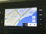 【ナビゲーション】目的地までしっかり案内してくれる使いやすいナビ。Bluetooth接続すればお持ちのスマホやMP3プレイヤーの音楽を再生可能!毎日の運転がさらに楽しくなります!!