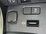 【横滑り防止機能】 車両走行安定補助システム搭載  車が横滑りしそうになった際に、横滑りを防ぐ安全装備が付いています。