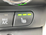 ●フロントシートヒーティング:運転席・助手席共に三段階で調節が可能なシートヒーターを装備しております。季節を問わず快適にご使用いただけます。