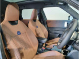 MINIの少し硬めのシートは乗り降りもしやすく、長距離ドライブでも疲れません。