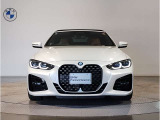 ☆BMWの代名詞とも言える【キドニーグリル】一目見ただけでBMW車であると認識できる確固たるアイコンとして存在感を放ちます☆