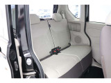 ■車内クリーニング■専門スタッフが見えないところまで徹底洗浄!車内のニオイもリフレッシュ!目に見えないところまで美しくがモットーです。だから、当店の中古車は内装にも自信があります!