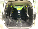 普段のお買い物や通勤、送迎等に十分な荷室スペースを確保しております。セカンドシートを倒すと、大きな荷物の積載も可能です♪