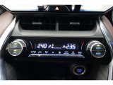 ★運転席と助手席でそれぞれお好みに合わせて温度設定が行えるフルオートエアコンです。外気温や室温、日射量を感知し、吹き出し温度、風量を緻密に制御します
