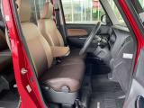 運転のしやすさや、乗り降りにも配慮した運転席