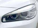 ●LEDヘッドライト:夜間走行時も良好な視界を確保し安心して運転できる高輝度LEDヘッドライトを装備!点灯速度が早く、消費電力も抑えられています。
