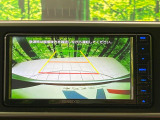 【バックカメラ】駐車時に後方がリアルタイム映像で確認できます。大型商業施設や立体駐車場での駐車時や、夜間のバック時に大活躍!運転スキルに関わらず、今や必須となった装備のひとつです!