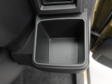 カップホルダーは運転席や助手席からちょうど手の届く位置です!!