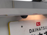 バックモニターは車庫入れの強い味方。 車は構造上、死角がたくさん。後退時の死角をチェックするために便利ですよ。 ただし、バックは目視で確認する事が重要ですよ。