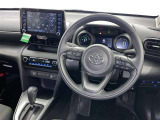 運転席まわりです。 各操作スイッチは使いやすい位置に配置されてます。