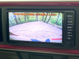【バックカメラ】駐車時に後方がリアルタイム映像で確認できます。大型商業施設や立体駐車場での駐車時や、夜間のバック時に大活躍!運転スキルに関わらず、今や必須となった装備のひとつです!