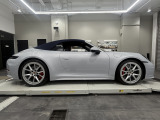 オプション:SportDesign パッケージ、フロント ガラス(上部グレーティント)、スポーツ クロノ パッケージ(Porsche Track Precision アプリ及びタイヤ温度表示付き)
