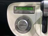【オートエアコン】一度お好みの温度に設定すれば、車内の温度を検知し風量や温度を自動で調整。暑い&hellip;寒い&hellip;と何度もスイッチ操作をする必要はありません。快適な車内空間には必須の機能ですね♪