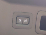 【パワーバックドア】スマートキーや運転席のボタンを押すだけでリアゲートが自動で開閉します!荷物を持っている時や、高い位置にあるバックドアを閉める際に便利な機能です♪
