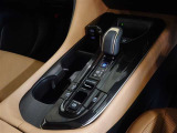 電動パーキングブレーキ・ブレーキホールドを装備してます。ホールド機能は信号待ちが多い一般道で疲労軽減になり、大好評です!