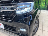 【シーケンシャルターンランプ付きLEDヘッドライト】人気の『流れるウィンカー』付きのLEDヘッドライトを装備♪高級感はもちろん、点灯時は存在感たっぷりで他車からも認識されやすく安心です。