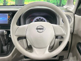 インテリアに合わせたデザインのステアリングは、運転される方のことも考え、運転しやすい形状、大きさです。是非一度、実際に触ってお確かめください。