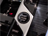 【プッシュスタート】プッシュスタートの最大のメリットは「防犯対策」です。スマートキーと車のIDが合致しないとエンジンは始動させることができません。